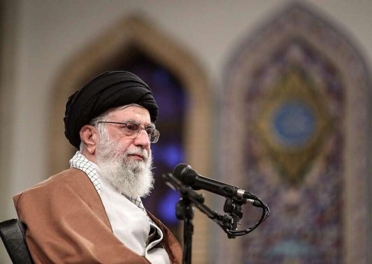 Ayatollah Khamenei Sumbang 40 Miliar Rial untuk Bebaskan Narapidana