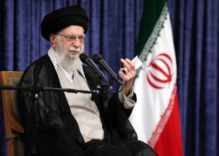 Ayatullah Sayyid Ali Khamenei: Pemerintah Negara-Negara Muslim Wajib Bertanggung Jawab atas Gaza